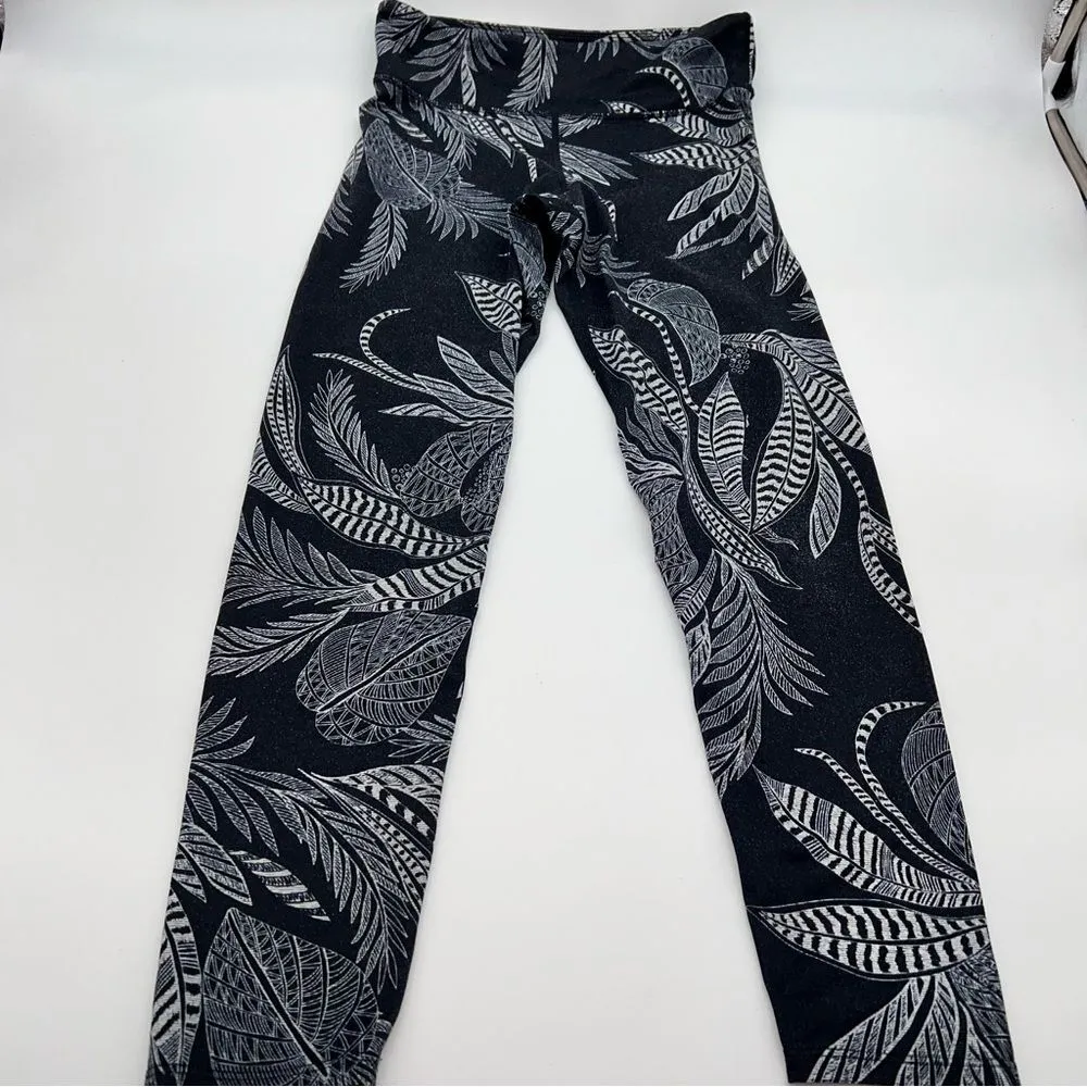 JoyLab Women's Floral Print Cropped Leggings in Black and White Size S - Image 2
