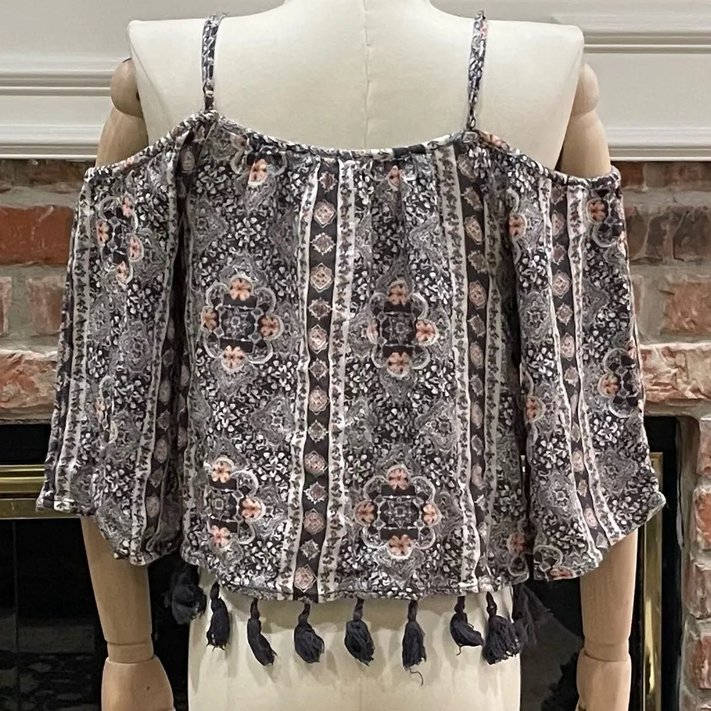 American Eagle Outfitters floral cold shoulder crop top / XS / EUC - Image 5