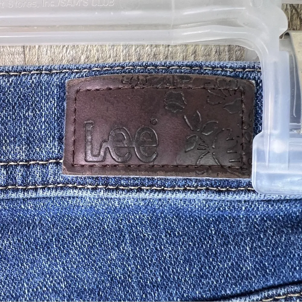 Lee Size 4 Medium Classic Fit At The Waist Blue Denim Bermuda 10” Shorts - Image 6