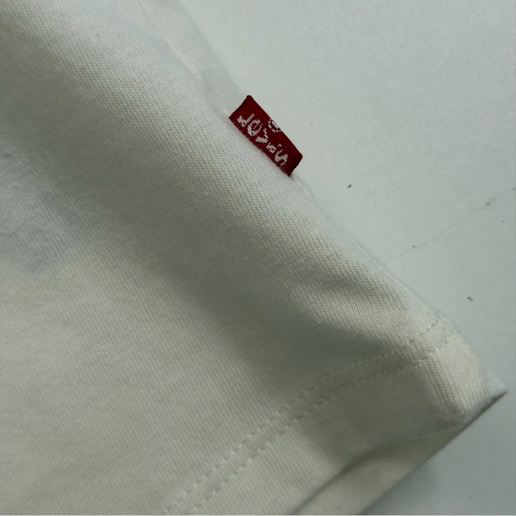 Levis Tee Shirt Top Graphic Floral Vines Lightweight Crewneck Red Cream Ivory - Image 5