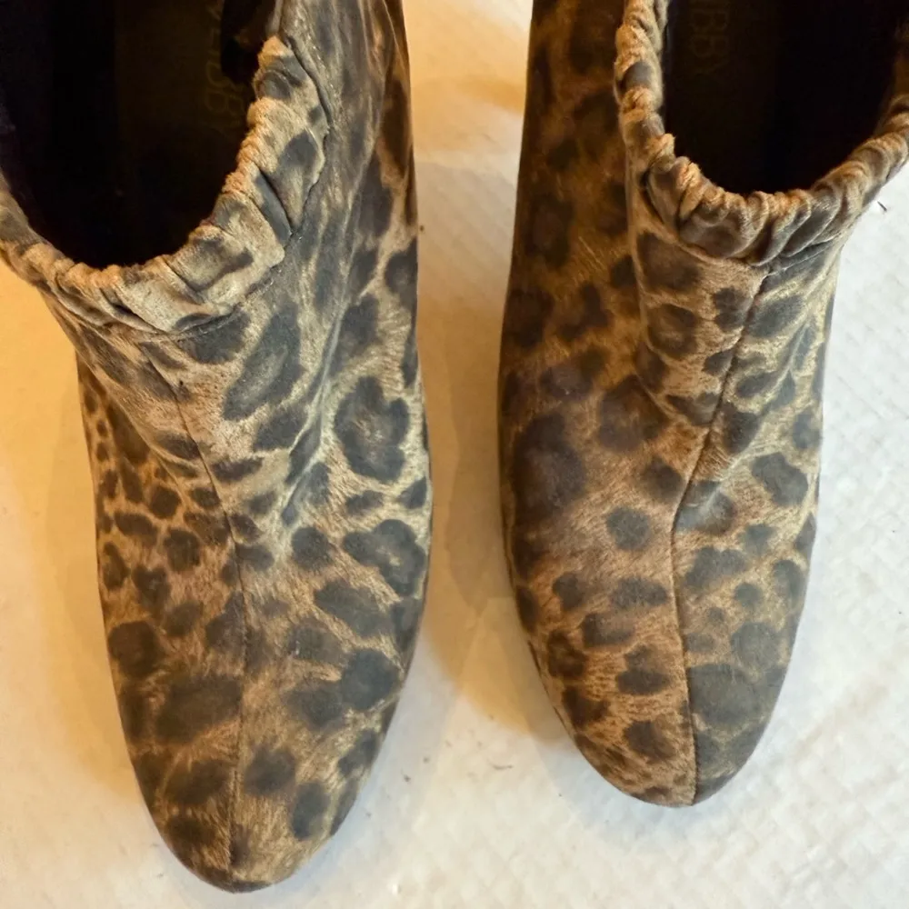 Sam & Libby Animal Print booties - Image 4