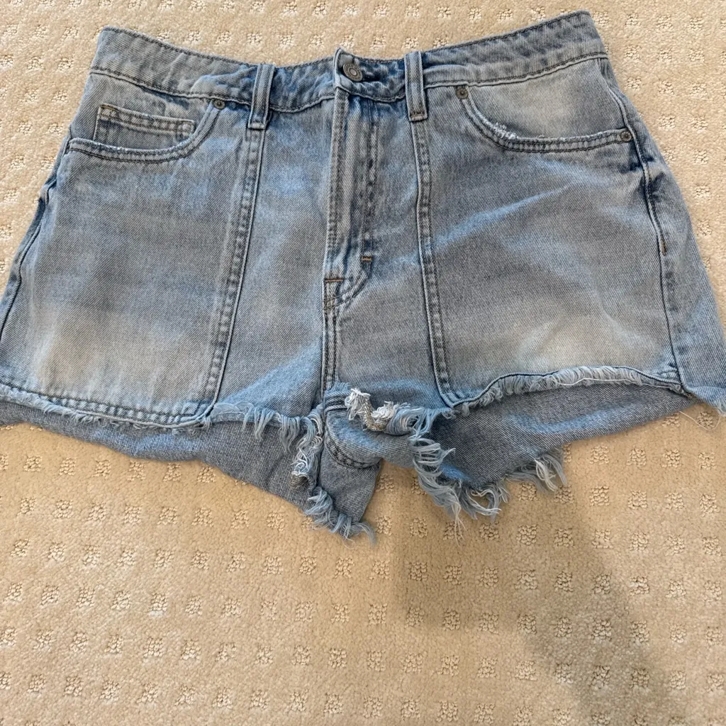 Hidden Los Angeles Light Wash Frayed Hem Denim Shorts Women’s Large Blue - Image 2