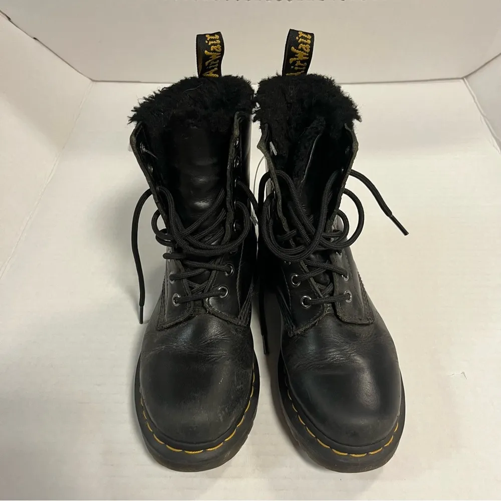 Dr. Martens Boots Serena Faux Fur Lined Lace Up Boots in Black Sz US 6/EU 37 GUC - Image 5