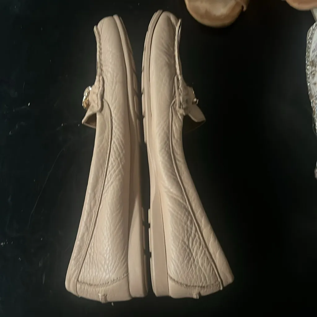 Women's Cream Loafers Coach Size 7.5 - Image 5