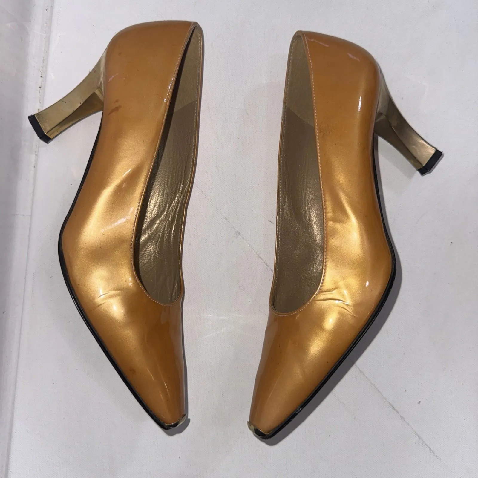 Stuart Weitzman Vintage Y2K 90s Old Money Yellow Gold Point Capped Toe Heels 7.5 - Image 9