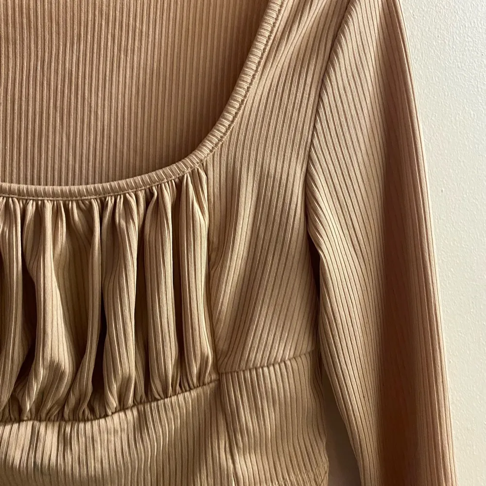 Shein Women’s Juniors Crop Top L Bust 36” Beige Rouched Front Long Sleeve - Image 4