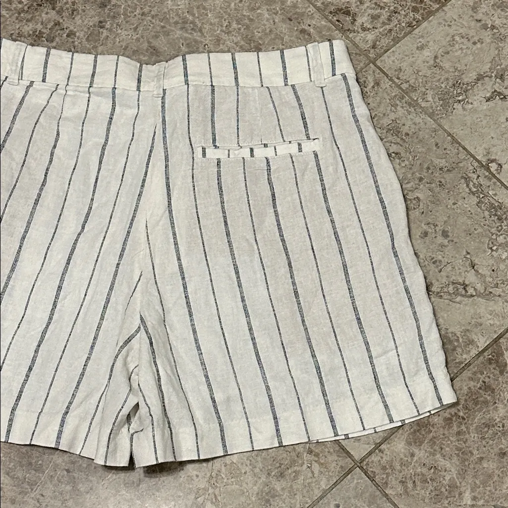 Old Navy Extra High Waisted Taylor Trouser Shorts 5” NEW Navy Stripe Medium - Image 12