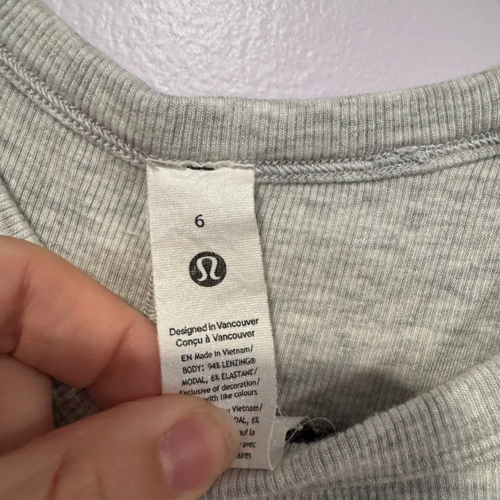 Grey ribbed lululemon short sleeve shirt - Image 3