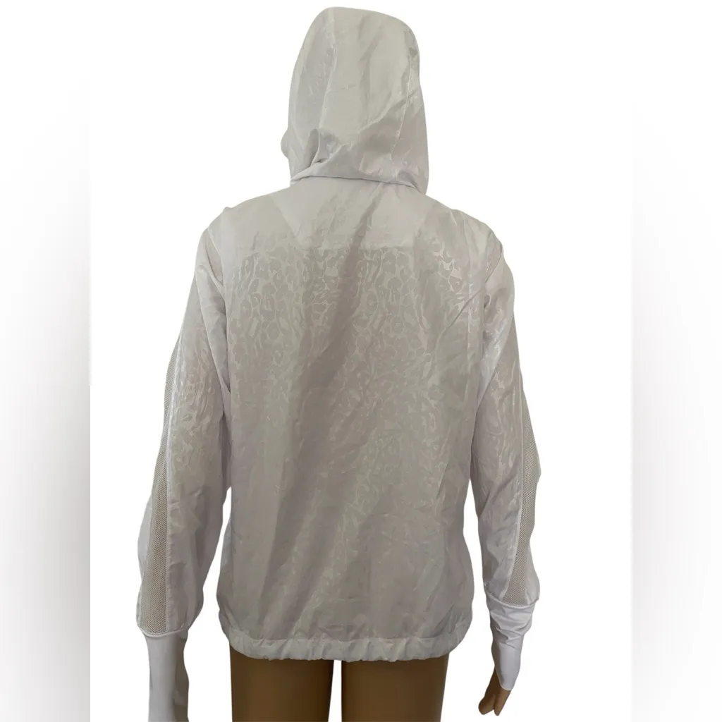 ZYIA White Fitted Hoodie Sweatshirt - Image 4
