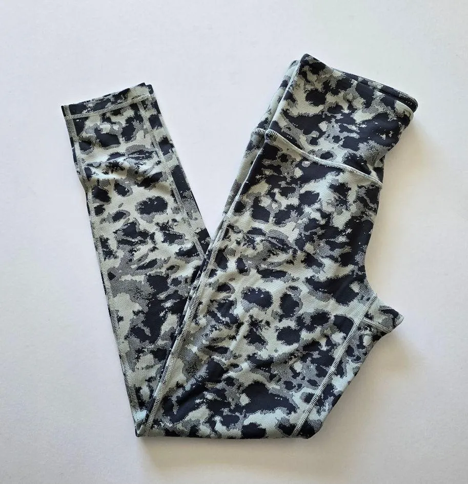 Mono B Iris & Bark Spotted Jacquard Textured High Waist Leggings Size Medium Gray - Image 3