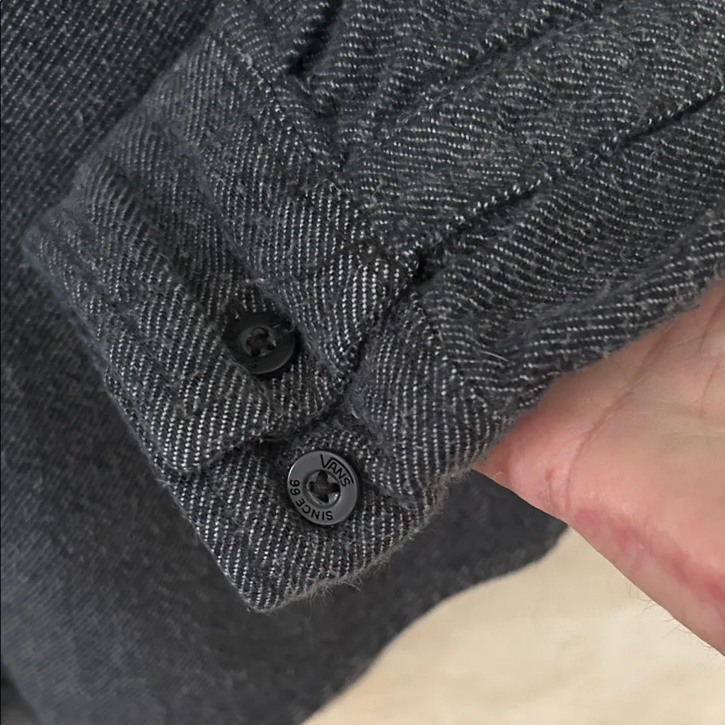 Vans Women’s  Charcoal Button-Down Shirt Size Small - Image 4