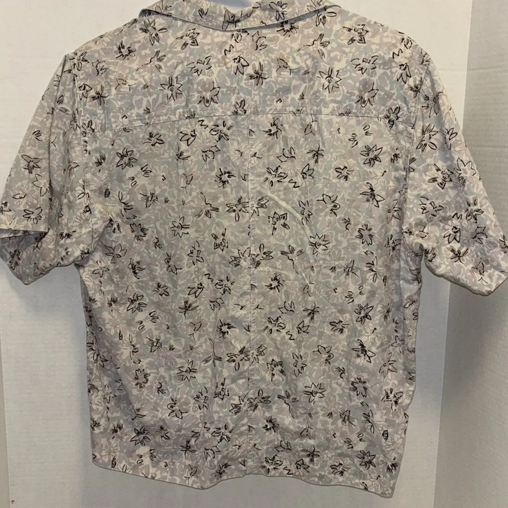 IN WEAR DESIGN BY KIRSTEN TEISNER SHORT SLEEVE BUTTONDOWN LIGHT BLUE PURLE CREAM Size undefined - Image 7