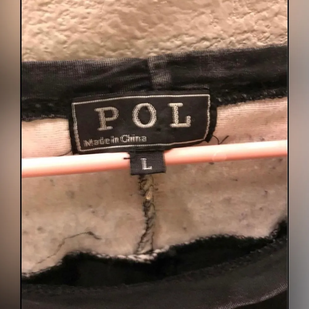 POL Sequin Short Sleeve Top - Size: Large - Image 5