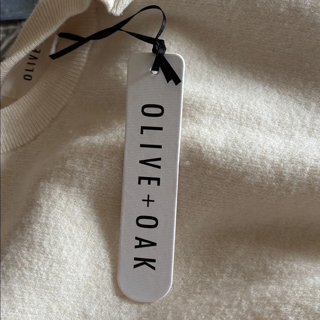 Olive & Oak Light Beige Crewneck Sweater - Image 12