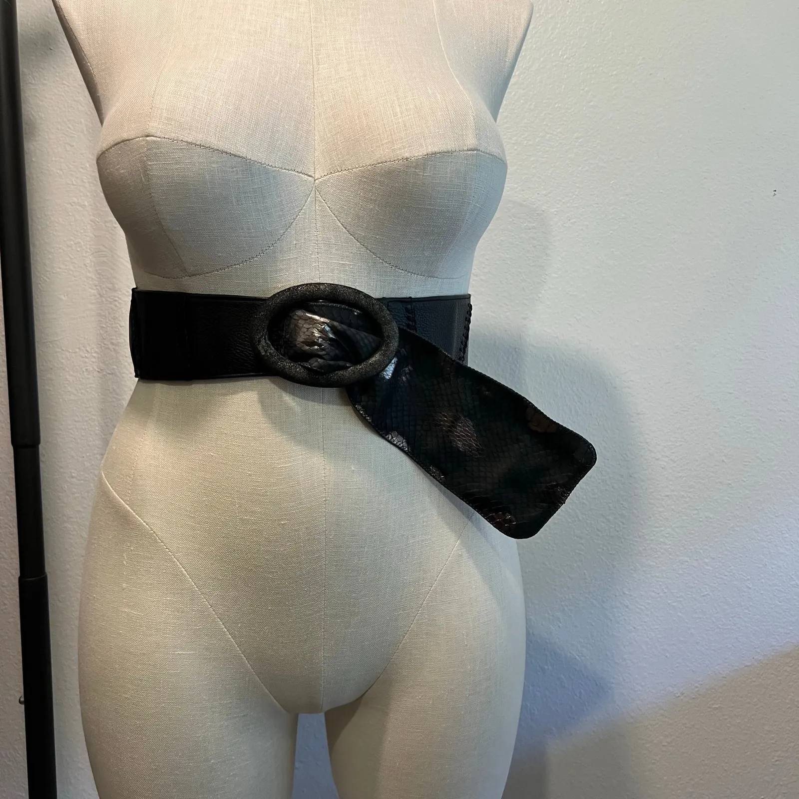 Chi Designed by Carlos Falchi Black Genuine Leather Snake Skin Belt Free Size - Image 13