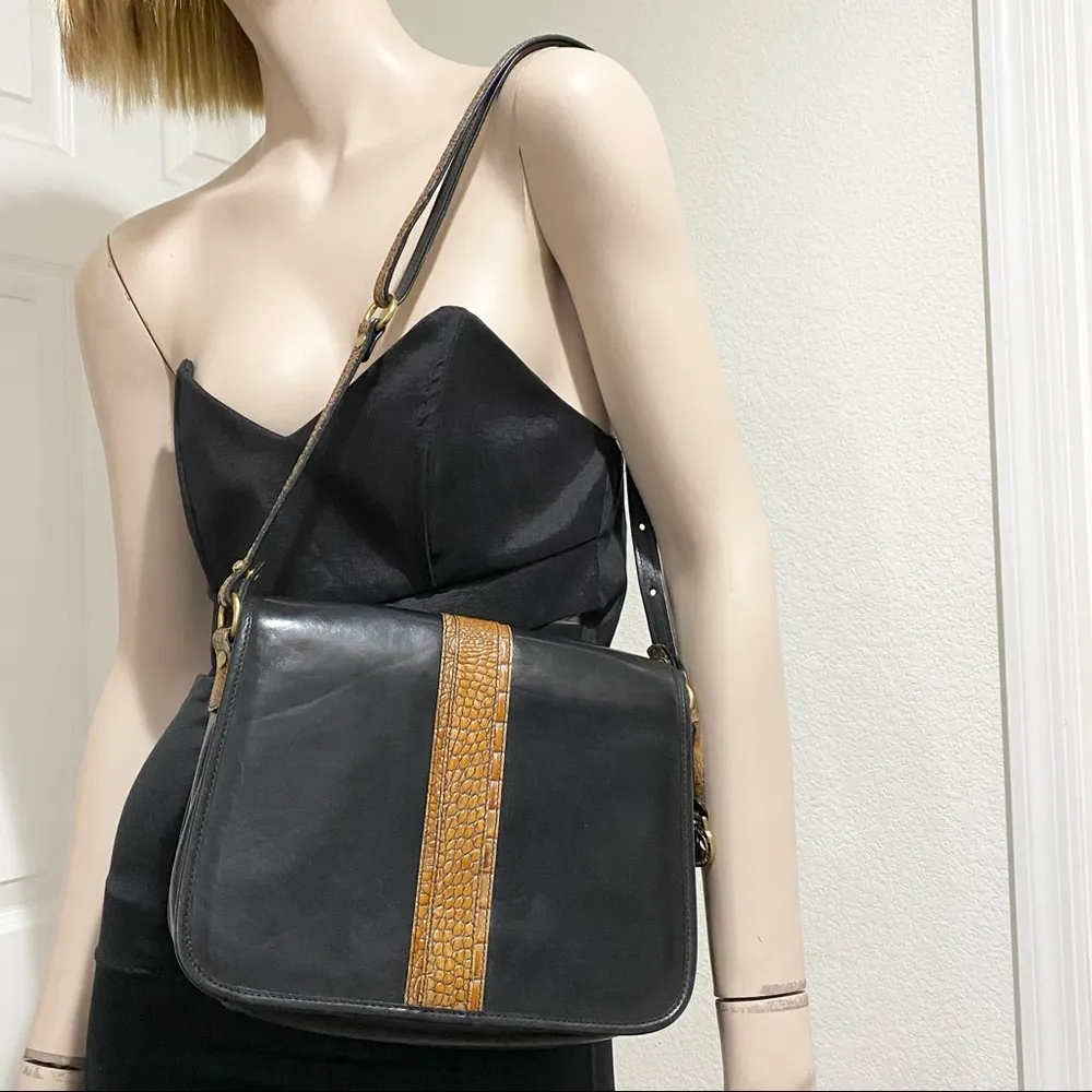 Vintage Brahmin Melbourne Black Leather Croc Trim Flap Front Saddle Shoulder Bag - Image 2