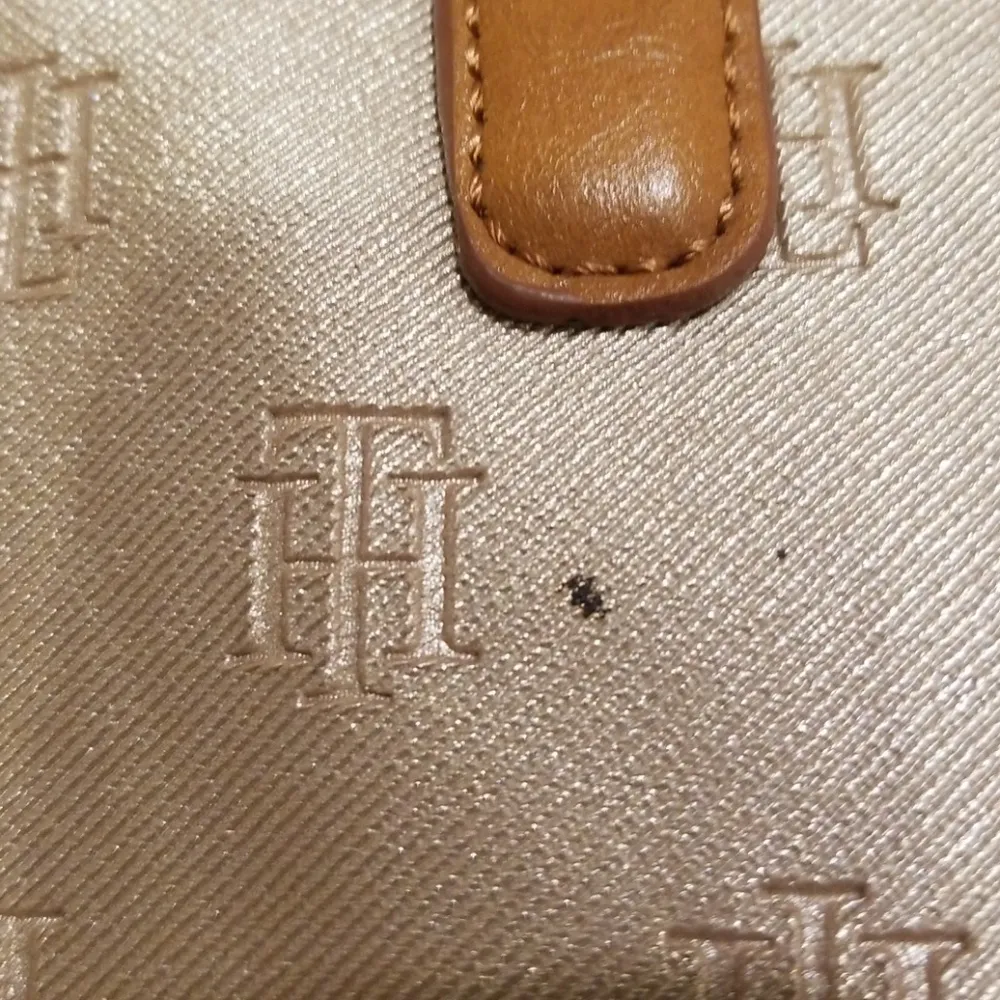 💕TOMMY HILFIGER💕 Light Gold Shiny Logo Handbaf - Image 8