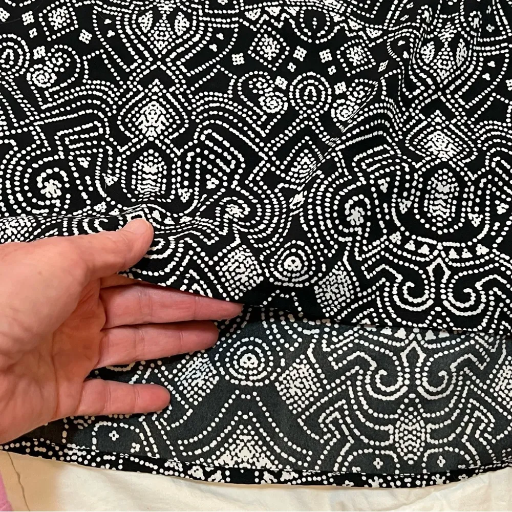 Black and White Patterned Women's Top - Image 5