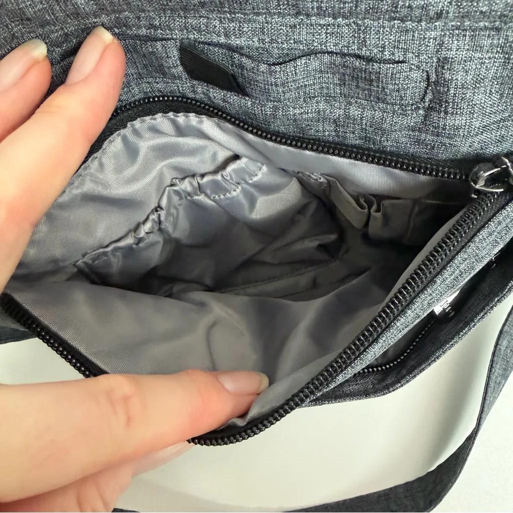 Lug Flutter Crossbody Purse Pockets Organizer Travel RFID Heathered Grey Black Gray - Image 4