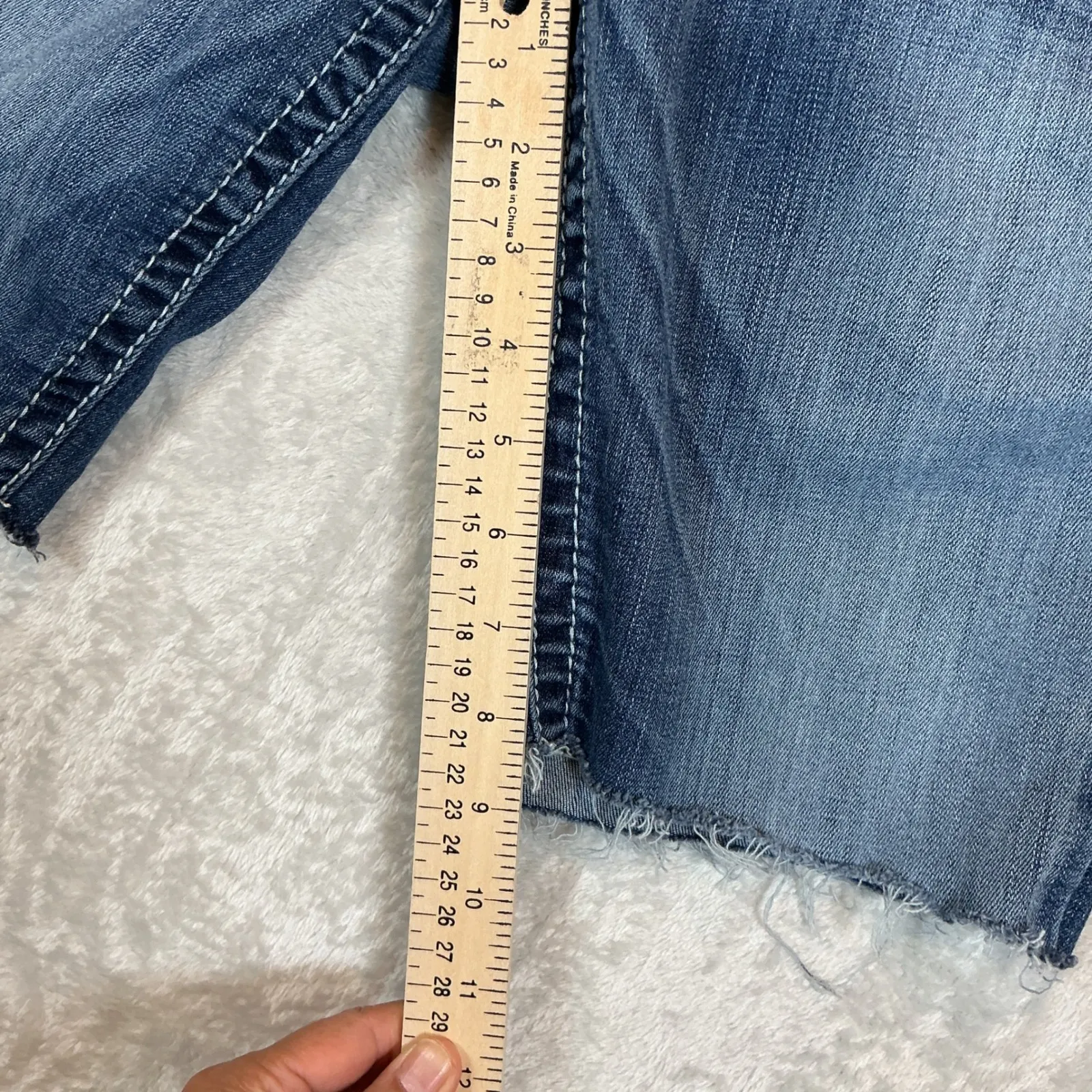 Ariat Real Denim Womens‎ 30R Blue Jean Shorts Frayed Raw Hem Distressed *flaw* - Image 4