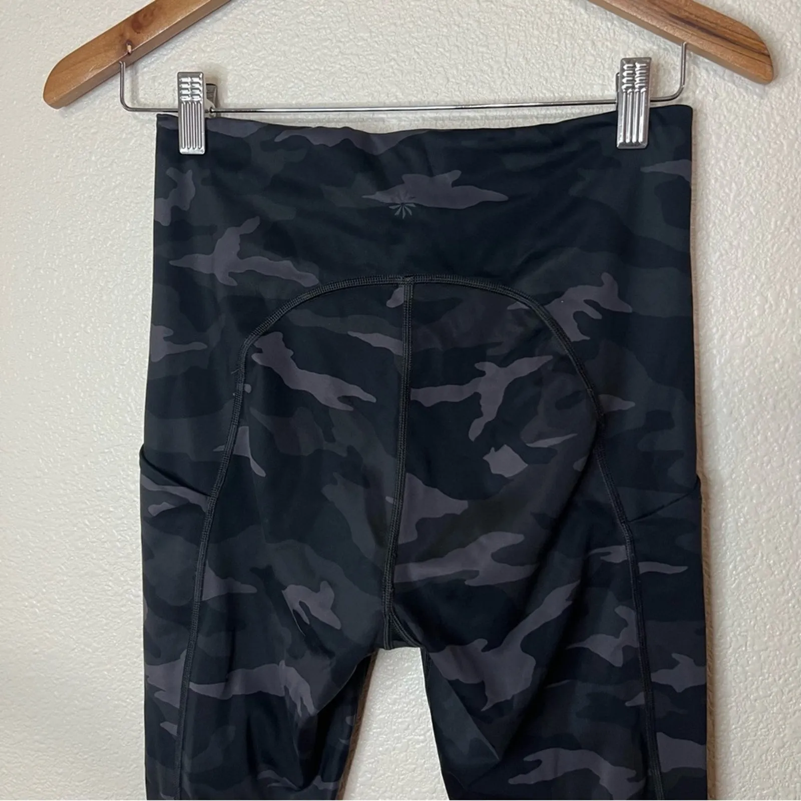 Athleta ultimate camo camouflage 7/8 tight leggings with thigh pocket SMALL - Image 8