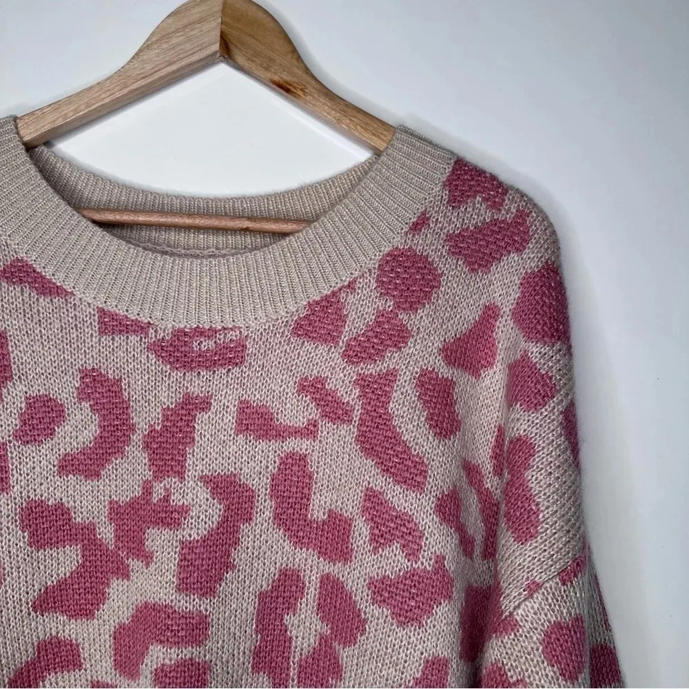 ODDY NWOT Cream and Pink Animal Print Sweater Size 1XL/2XL - Image 5