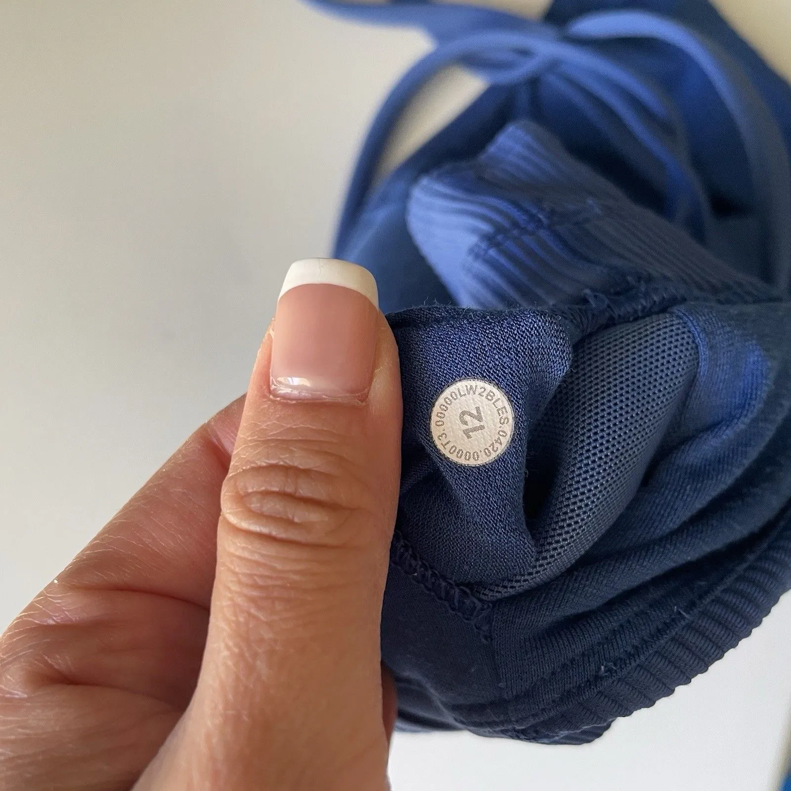 Lululemon Size 12 Blue Energy Bra Long Line Ribbed Medium Support B - Image 4