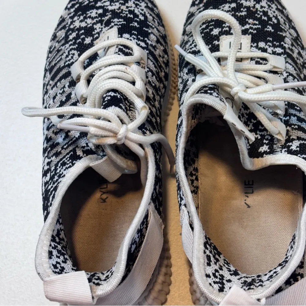 Kendall + Kylie Women's Sz 7 Ezora Knit Sneakers White/Black Speckle Shoes - Image 7