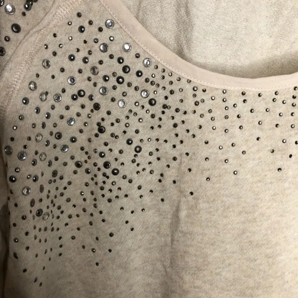 Maurices off white / cream long sleeve jewel top - Image 2