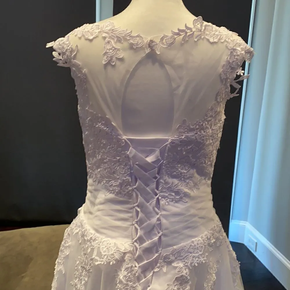 Women’s Lace White Wedding Dress with Corset Back Size 10 NWOT - Image 3