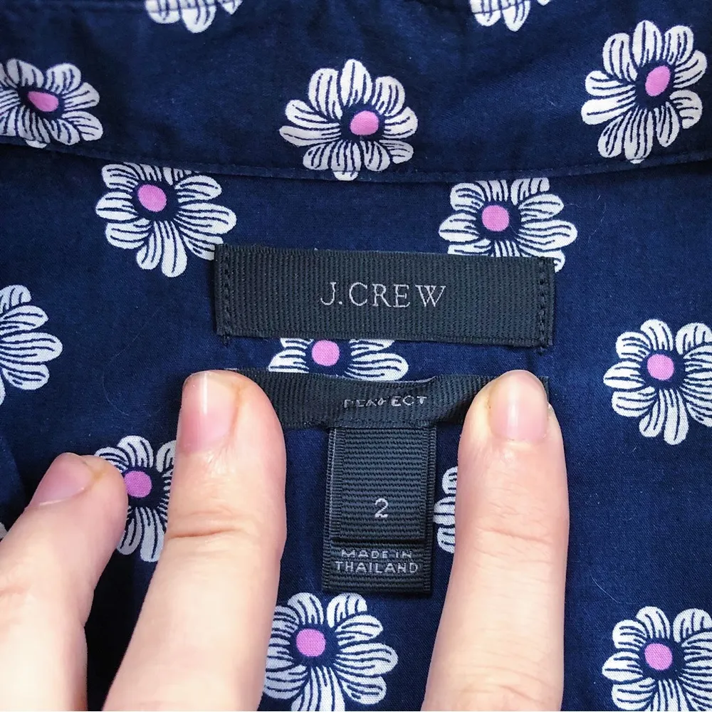 J Crew • Perfect Shirt navy blue Scattered Daisy floral button down lightweight - Image 6