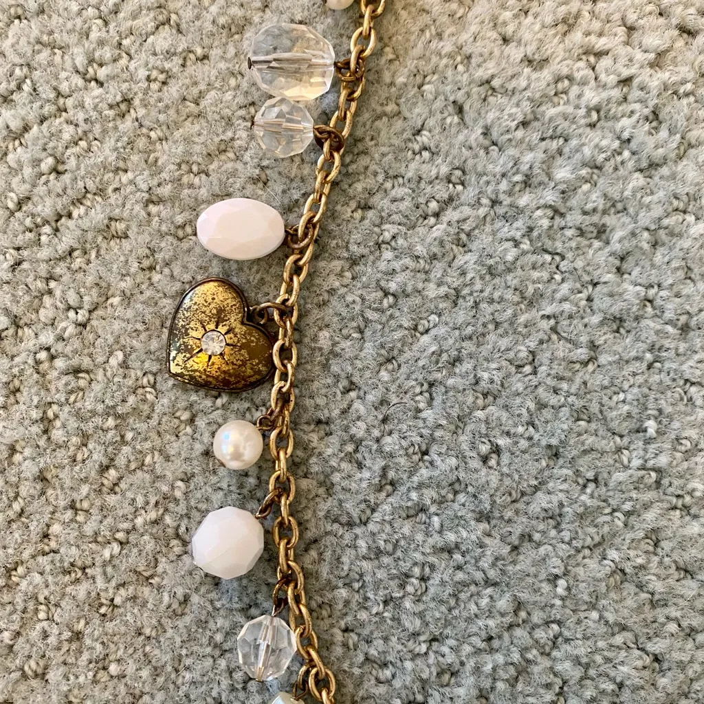 Adorable chunky AEO necklace! 🤍✨💛 - Image 5