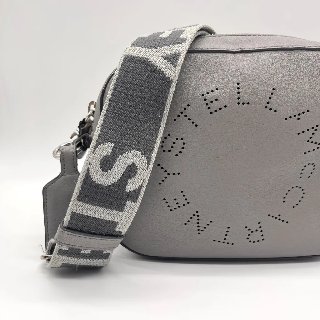 Stella McCartney Authentic Grey Logo Crossbody Camera Bag Preowned - Image 3