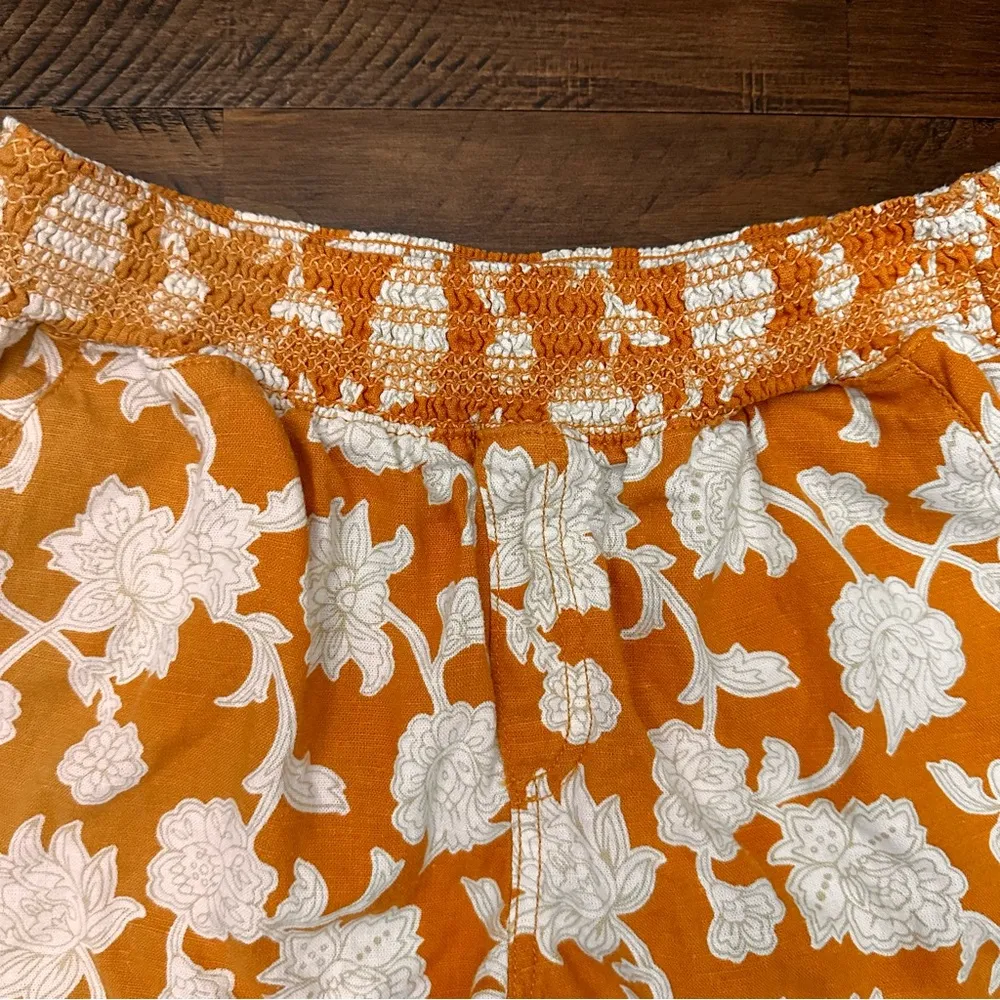 Briggs Women’s Linen Elastic Waist Yellow White Floral Shorts 4.5” Inseam Medium Gold - Image 2