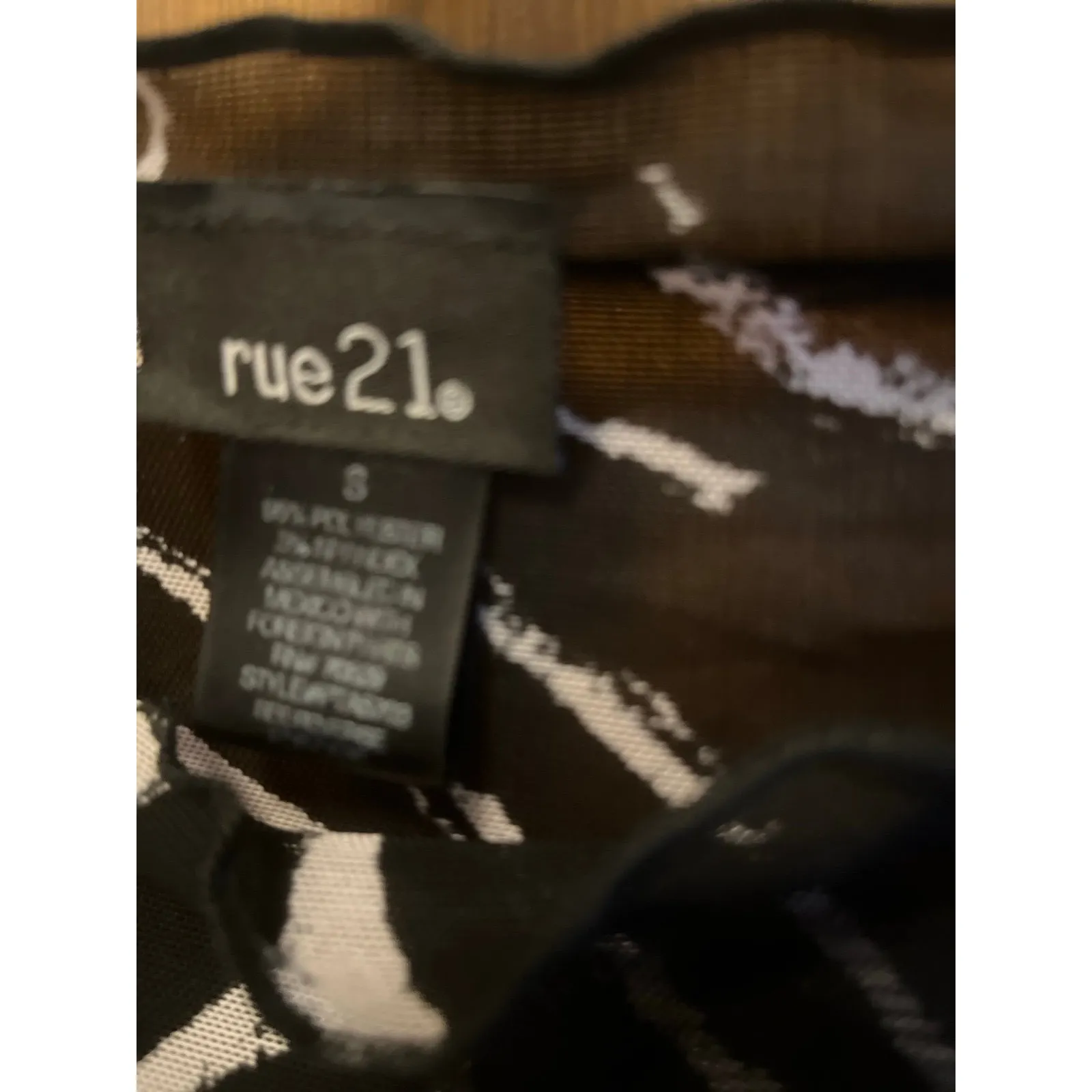 Rue 21 Women's Shirt Size Small‎ - Image 9