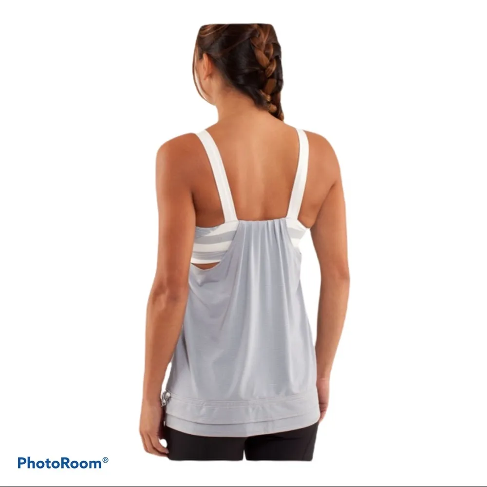 Lululemon Gray & White Back on Track Bra Tank size 4 - Image 3