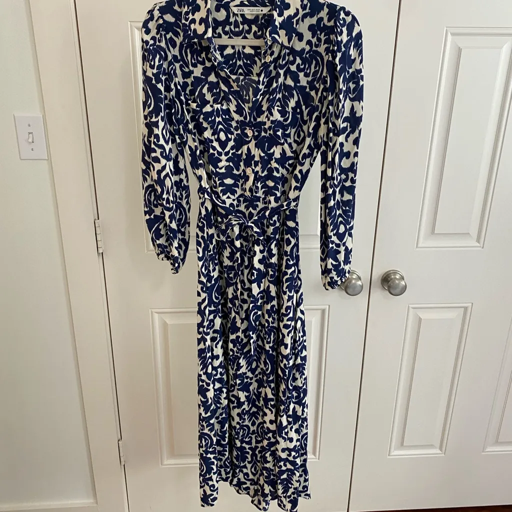 Zara Blue and White Patterned Long Sleeve Dress - Image 4
