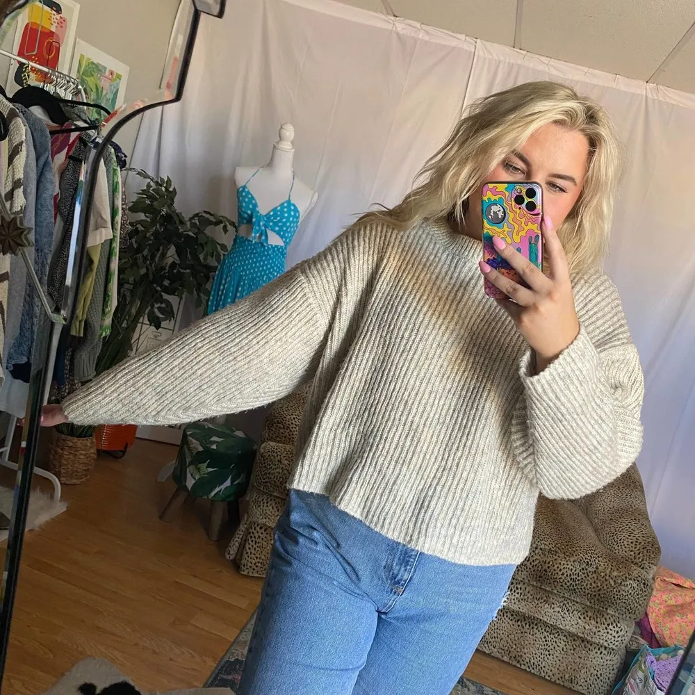 Topshop Pullover Rib Knit Long Sleeve Cropped Sweater Beige S/M - Image 2