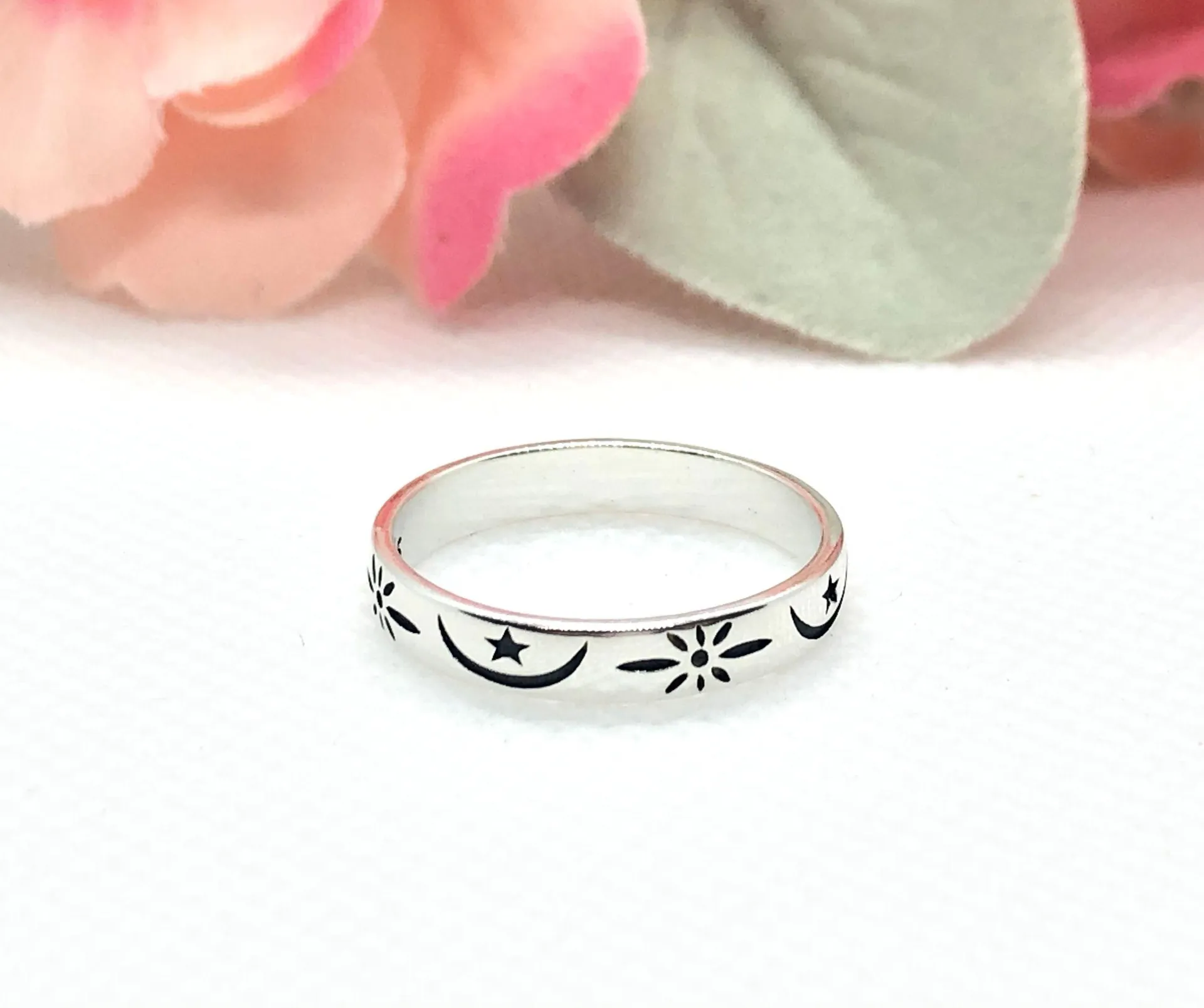 Light Up the Sky Ring Size 8 Silver - Image 5