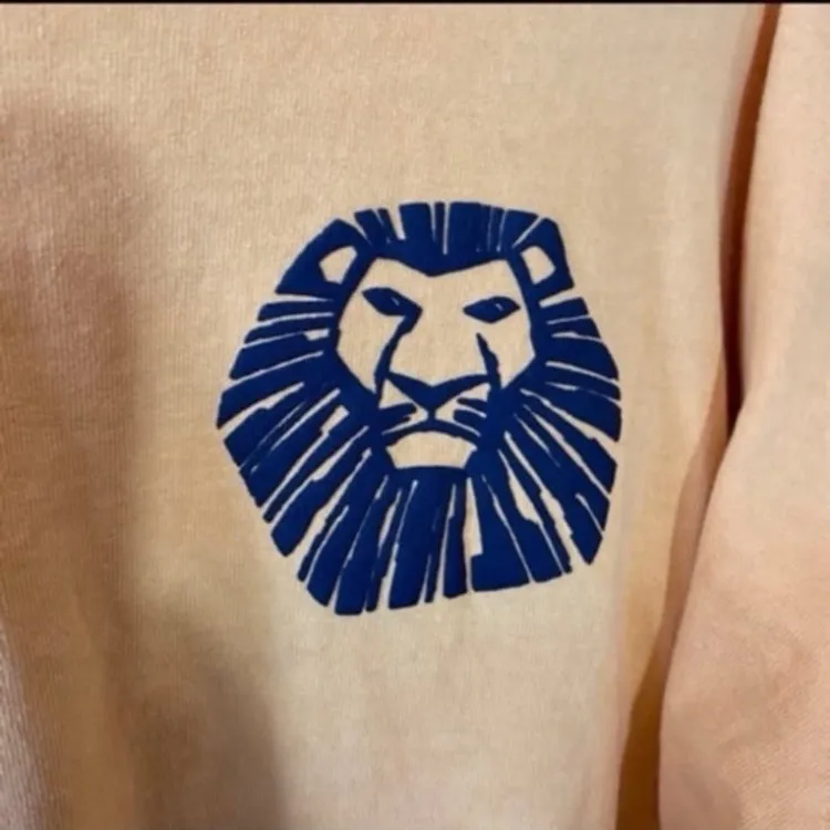 Disney parks x Broadway Lion King the musical Spirit Jersey S NWOT - Image 5
