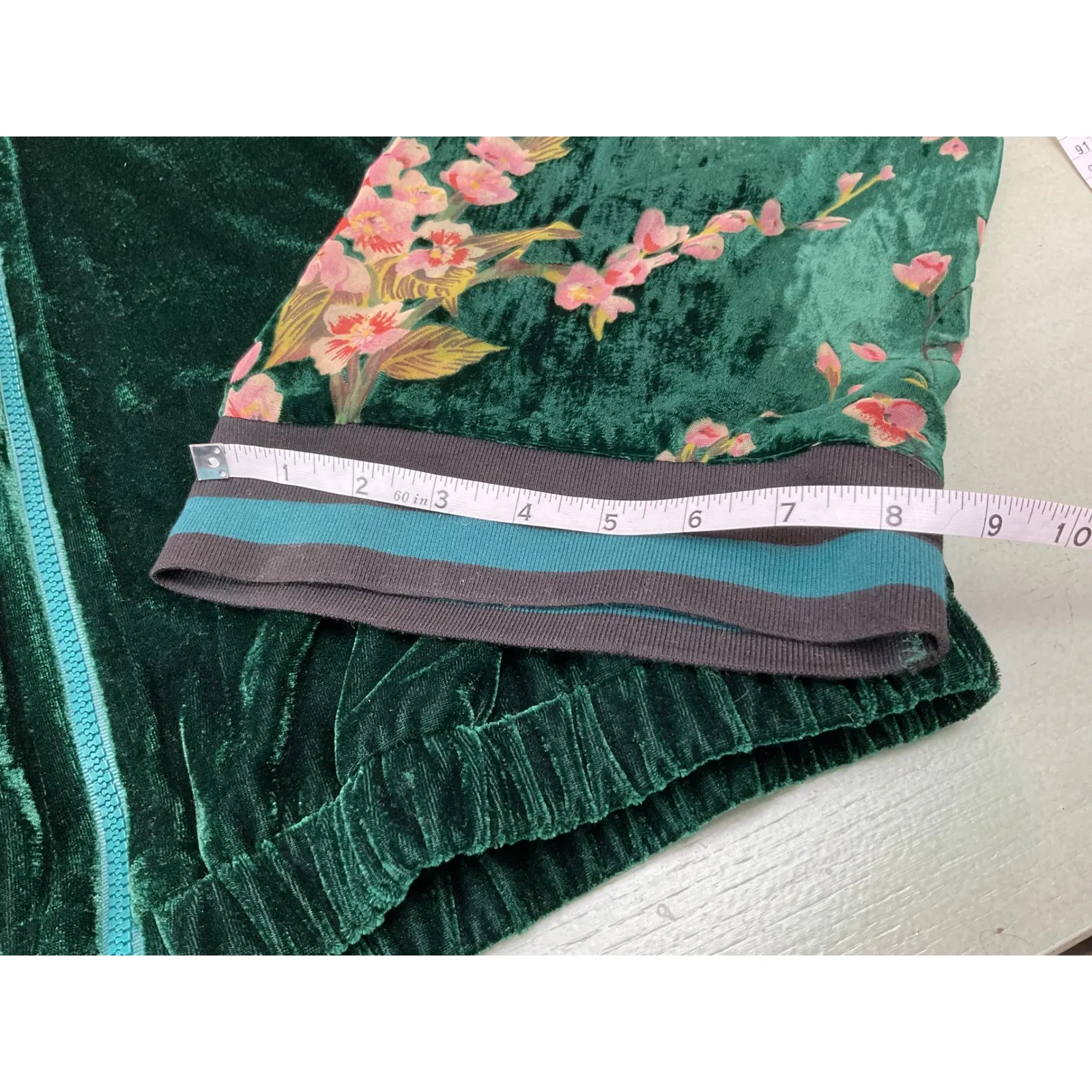 Umgee Green Velvet Bomber Jacket Embroidered Floral Sleeves Size Small - Image 6