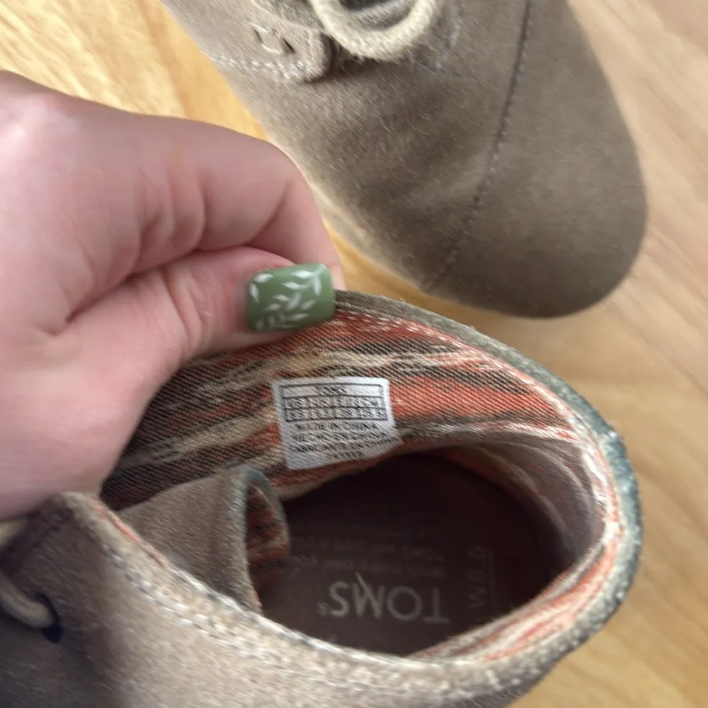 Toms Women's Desert Wedge Heel Ankle Bootie Boot in Tan Beige size 8.5 - Image 9