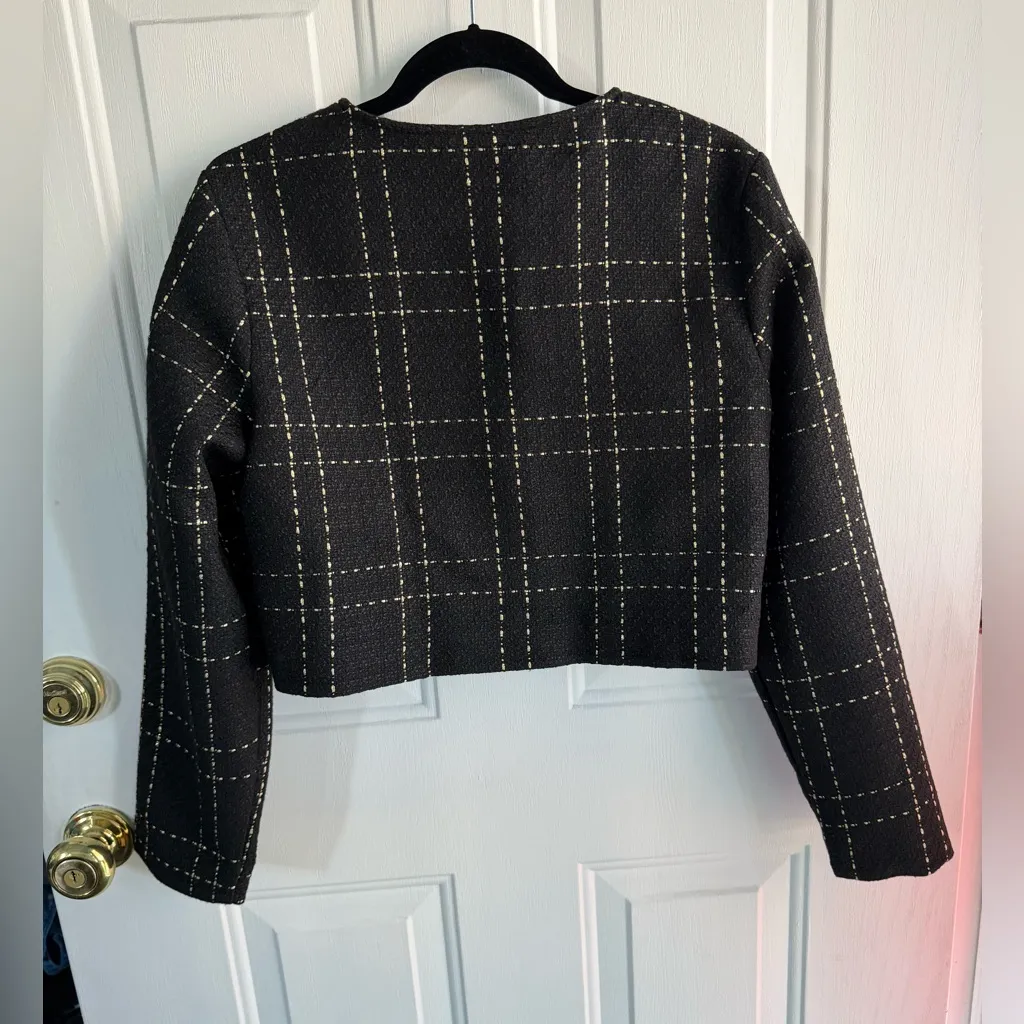Elegant Black Tweed Plaid Crop Jacket with Gold Buttons – Size L Size L - Image 5