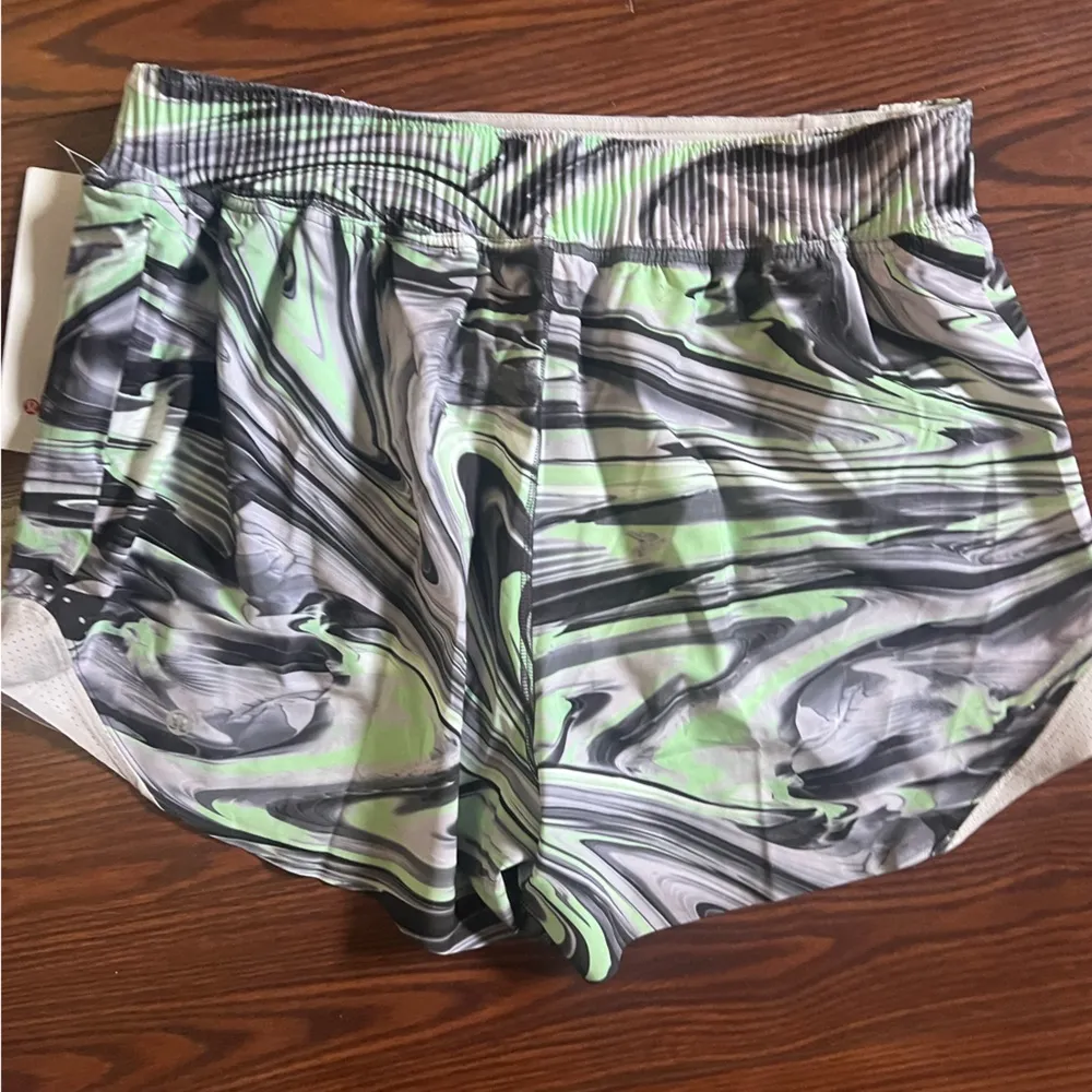 Womens Lululemon hotty hot high rise athletic like green black white shorts - Image 2