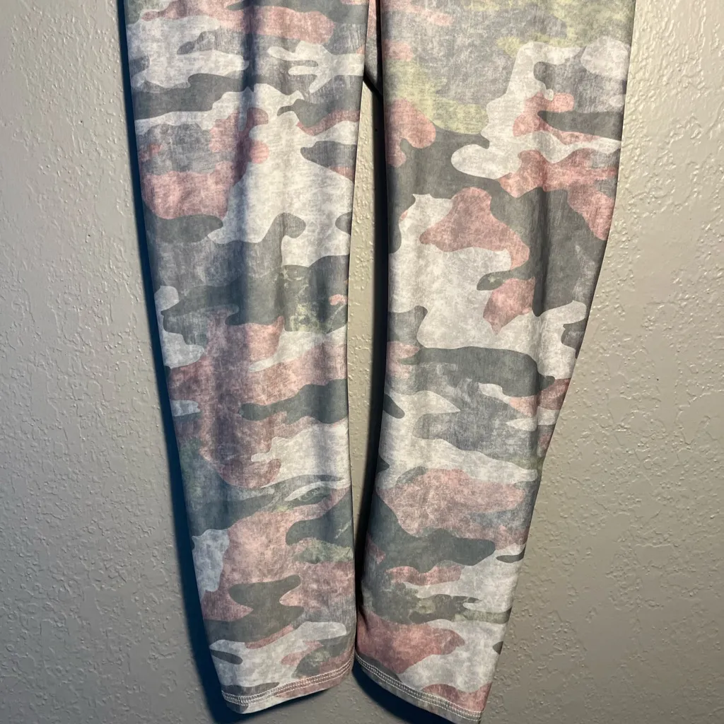 Evolution and Creation Pink and Green Camouflage Leggings SZ S High Waisted - Image 3