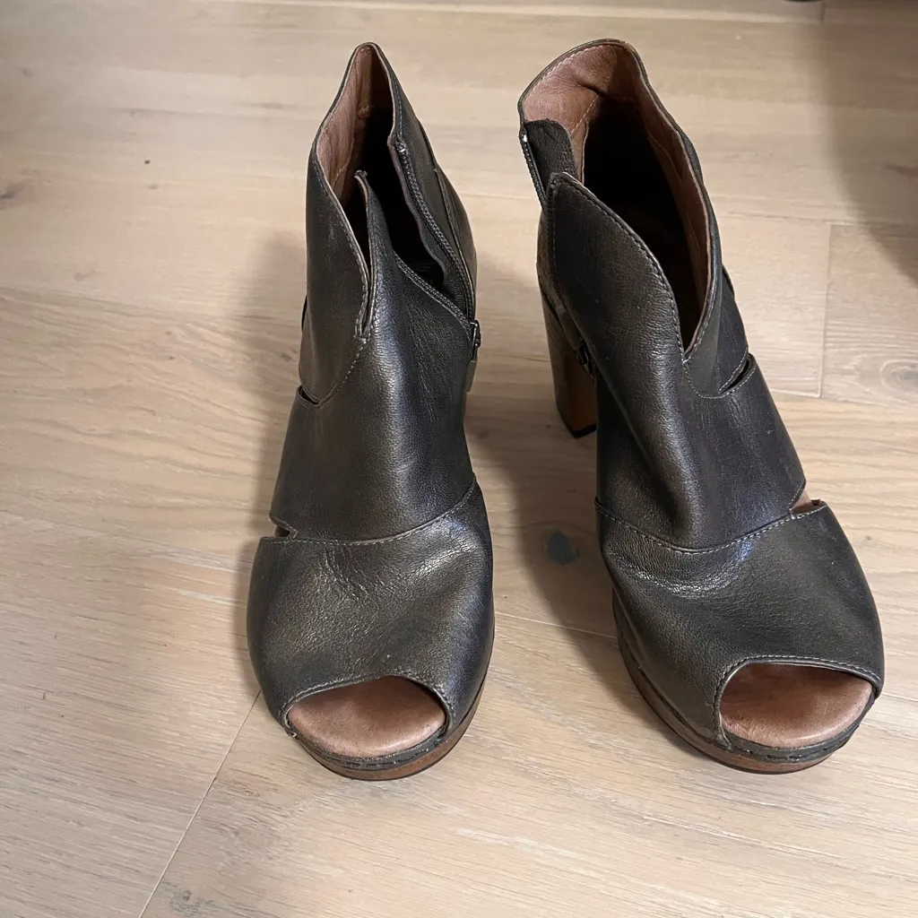 Dansko Delphina peep toe booties size 38 - Image 8