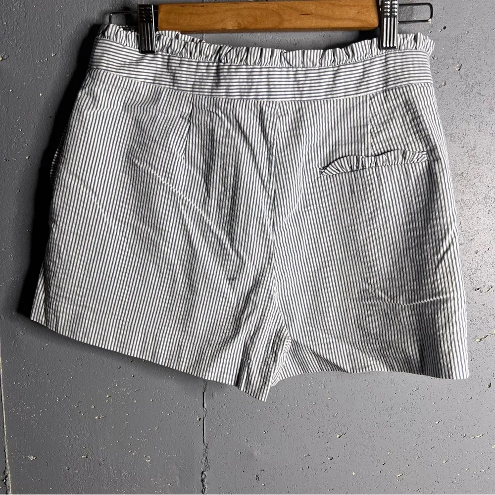 J.crew ruffle Seersucker shorts in size 4 - Image 3