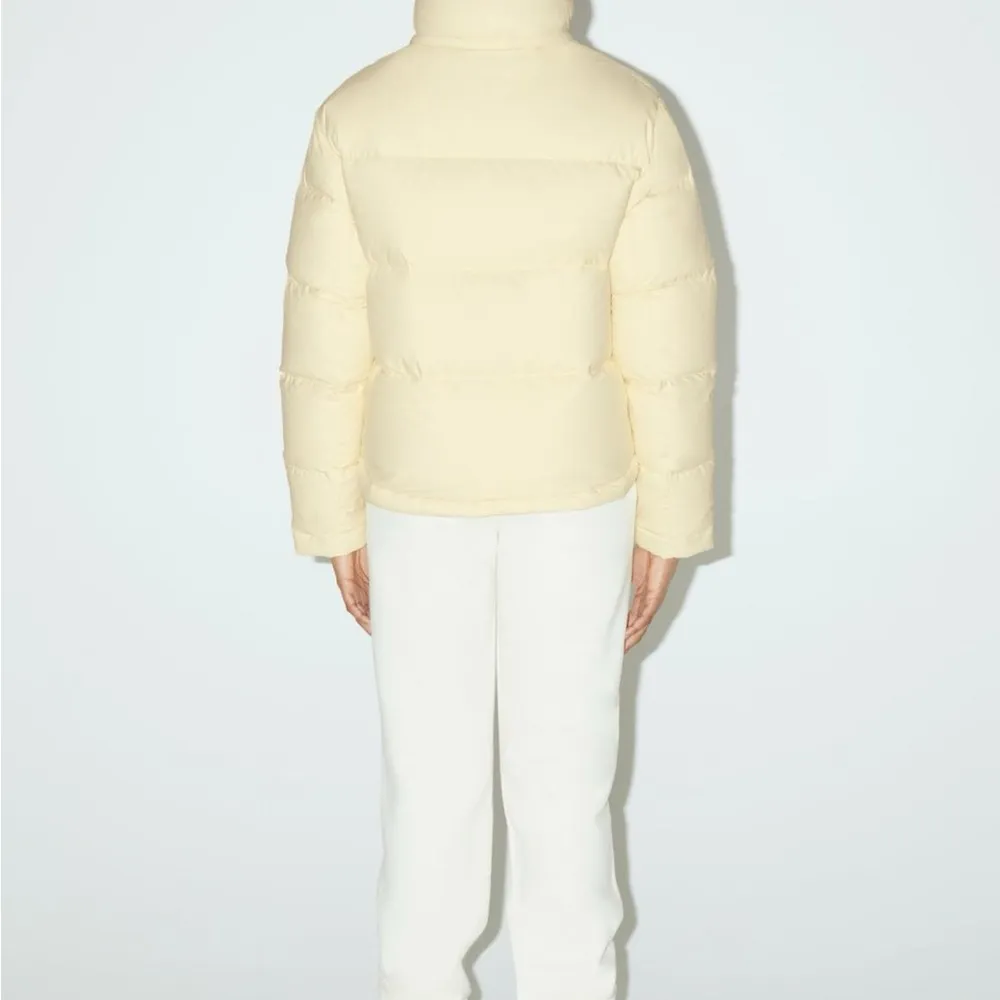 NWOT - Aritzia Super Puff Shorty in Light Yellow size small - Image 11