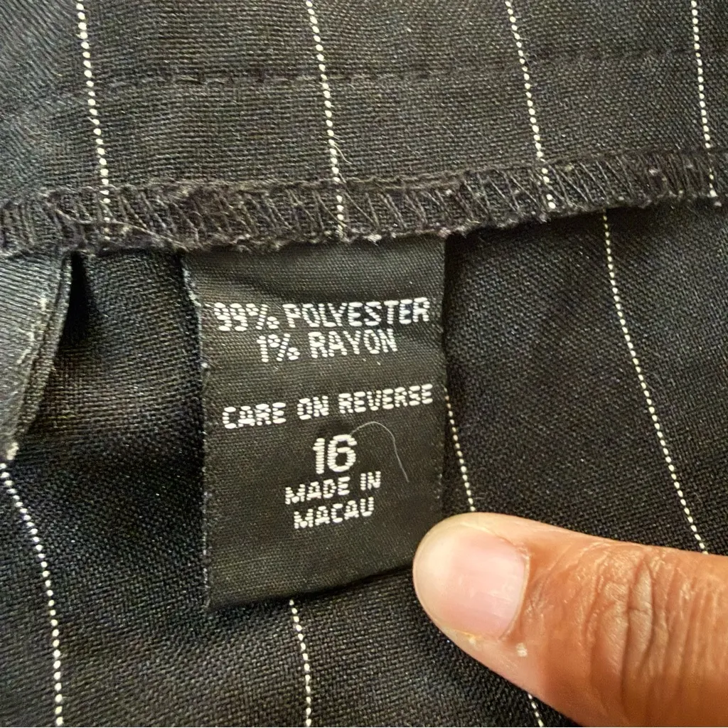 New York & Company Black Pinstripe Pencil Skirt / 16 / Excellent condition - Image 6