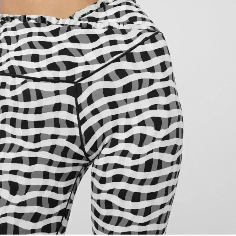 New with tags OFFLINE BY AERIE REAL ME XTRA HIGH WAISTED CROSSOVER LEGGING - Image 4